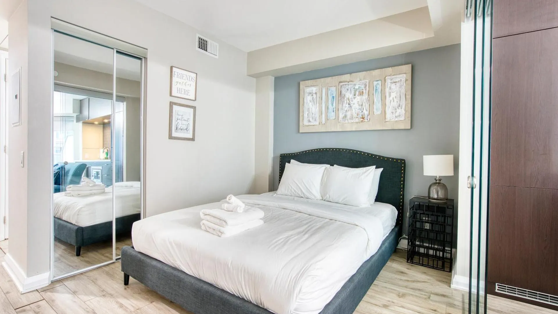 Apartment Modern 1 Bedroom Sleeps 3 Yorkville Stk Toronto