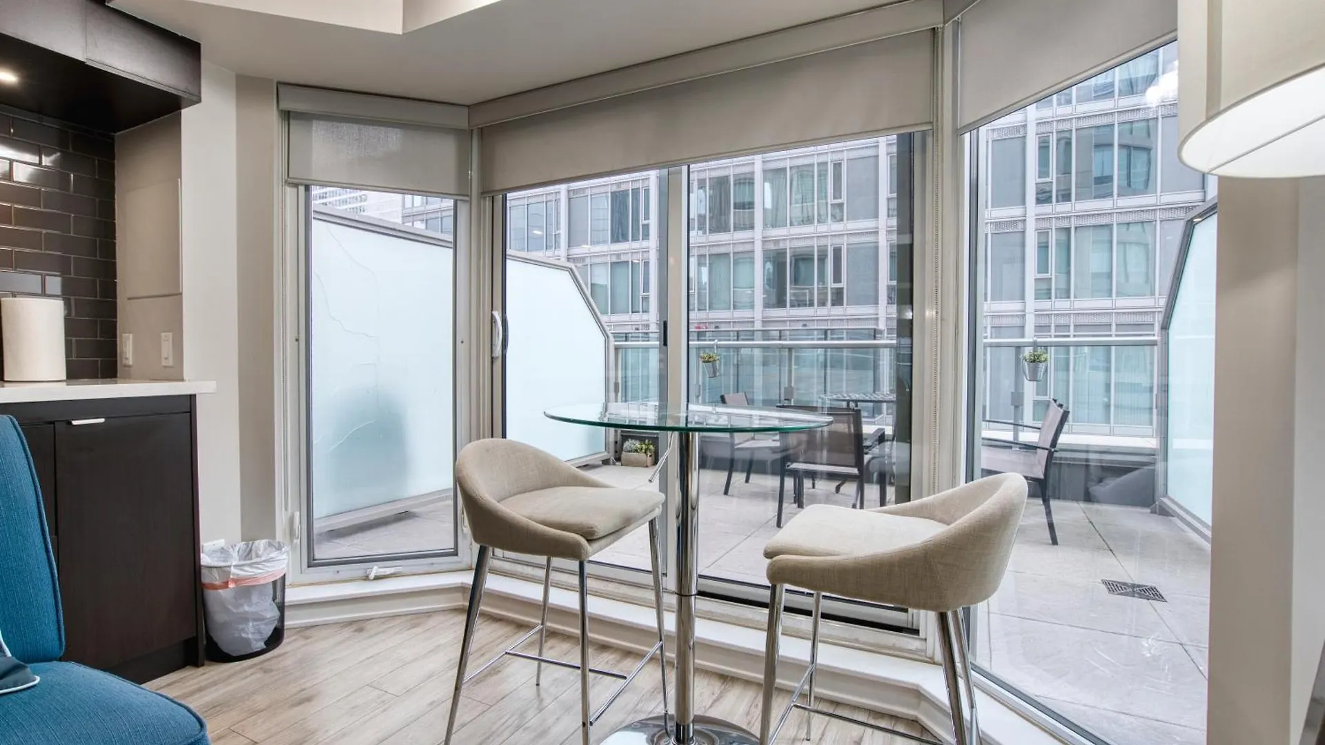Modern 1 Bedroom Sleeps 3 Yorkville Stk Toronto 0*,