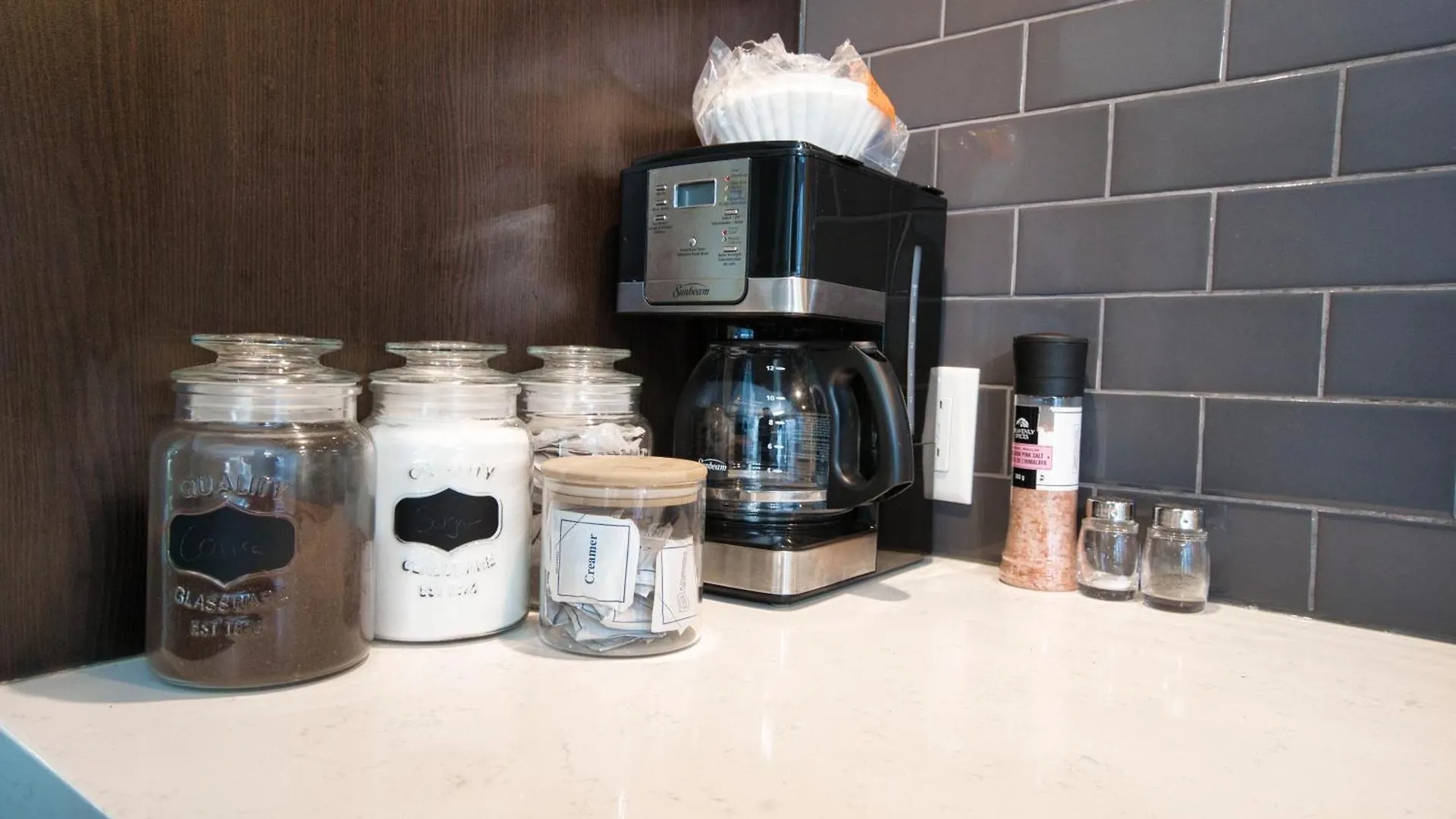 Modern 1 Bedroom Sleeps 3 Yorkville Stk Toronto Apartment