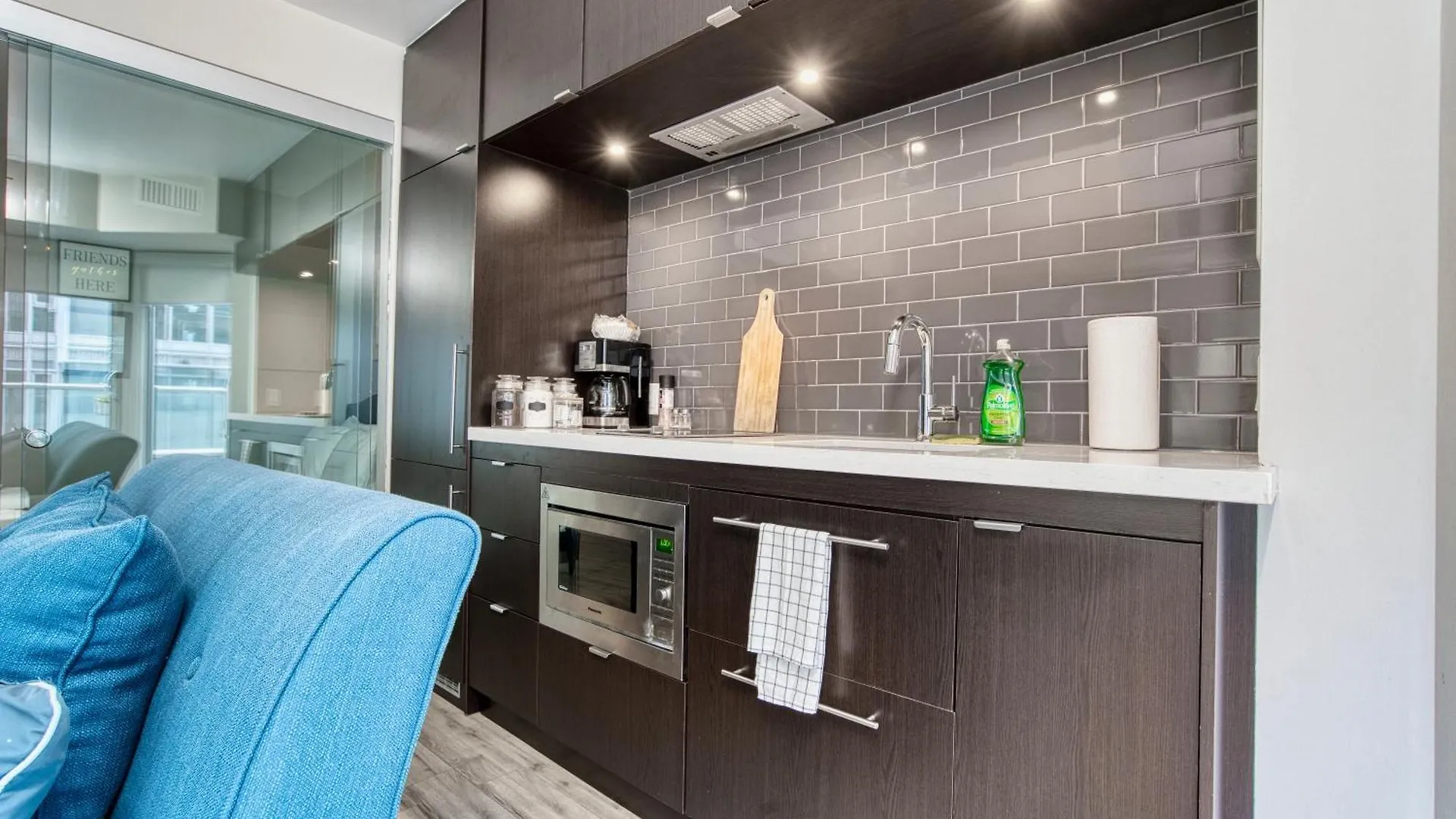 Modern 1 Bedroom Sleeps 3 Yorkville Stk Toronto Canada